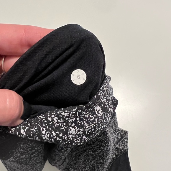 Lululemon | Inspire Tight II | Size 6 - Picture 6 of 11